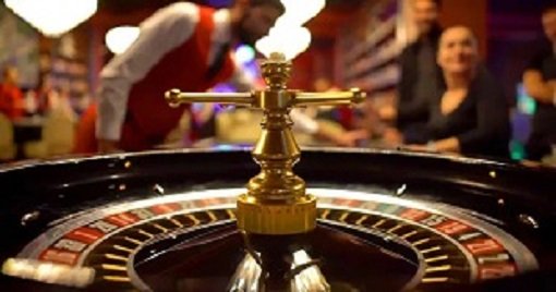 Meja Blackjack langsung dengan dealer profesional dan antarmuka permainan beton