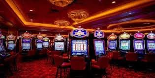 Tabel strategi Blackjack yang ditampilkan di antarmuka pemain beton